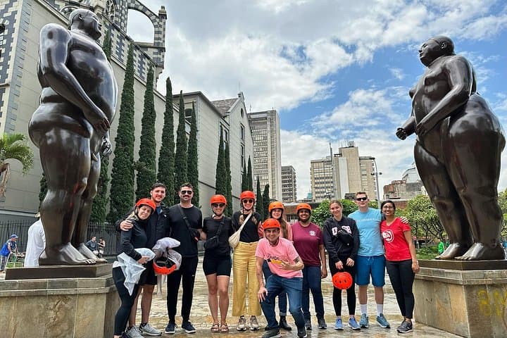Medellín Essential E‑Bike City Tour: Coffee, Fruit Juices & Urban Views photo 4