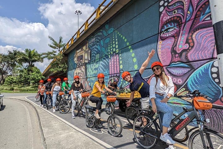 Medellín Essential E‑Bike City Tour: Coffee, Fruit Juices & Urban Views photo 1