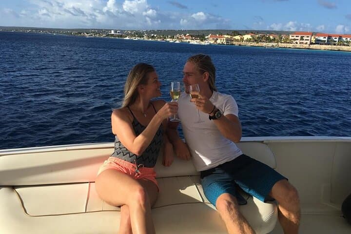 Private Romantic Yacht Cruise in Kralendijk — 2-Hour Prosecco Experience