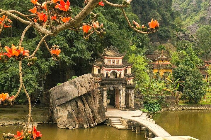 Halong Bay to Ninh Binh: 5-Day Private Vietnam Highlights Tour photo 4