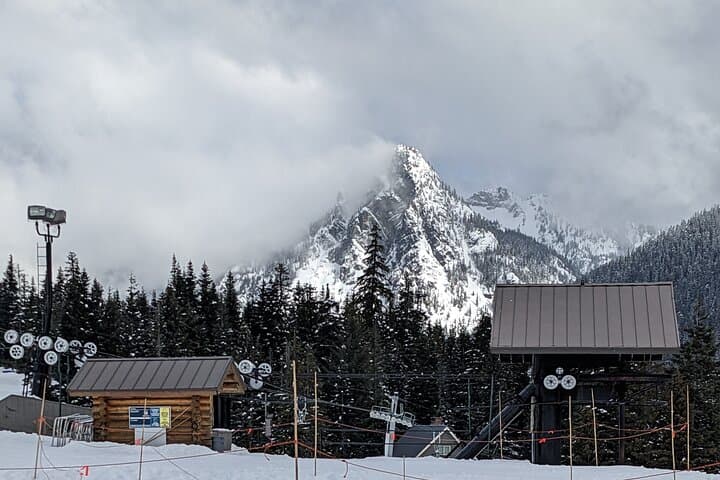 Seattle to Snoqualmie Pass Shuttle — Easy Ski & Snowboard Transfers photo 4