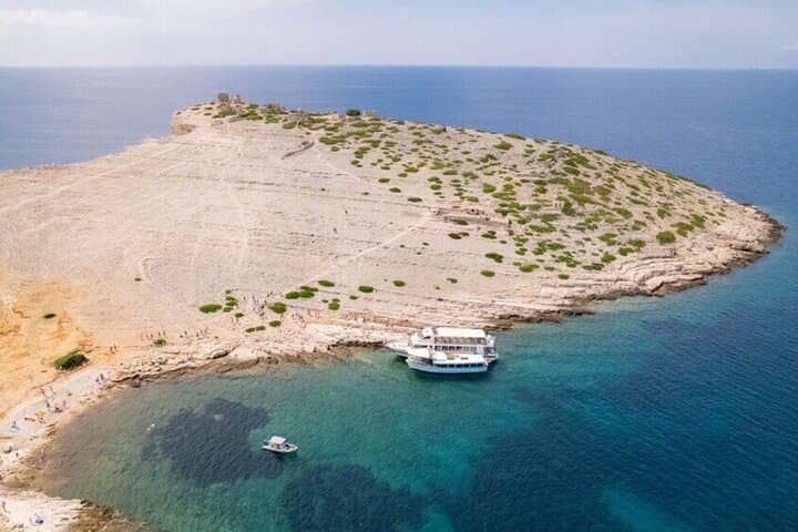 Kornati National Park Boat Tour to Mana and Kornat — Snorkel, Cliff-Jump and Captain’s Lunch photo 4