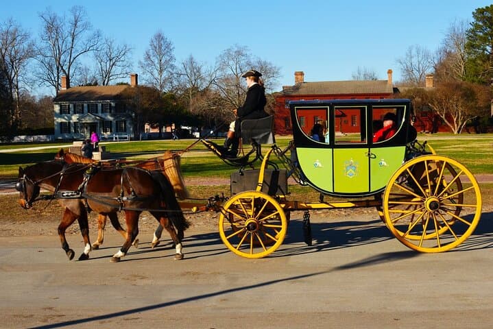 Williamsburg Winter Wonderland: Private Historic Holiday Stroll in Colonial Williamsburg photo 6