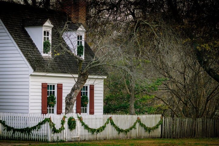 Williamsburg Winter Wonderland: Private Historic Holiday Stroll in Colonial Williamsburg photo 4