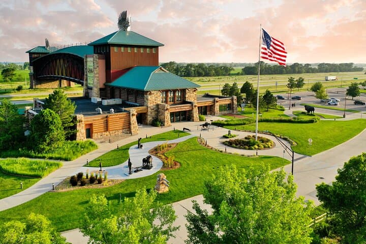 Great Platte River Road Archway Monument: Interactive Oregon Trail History in Kearney NE