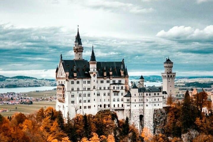 Skip-the-Line Neuschwanstein, Füssen & Oberammergau Day Tour from Munich photo 2