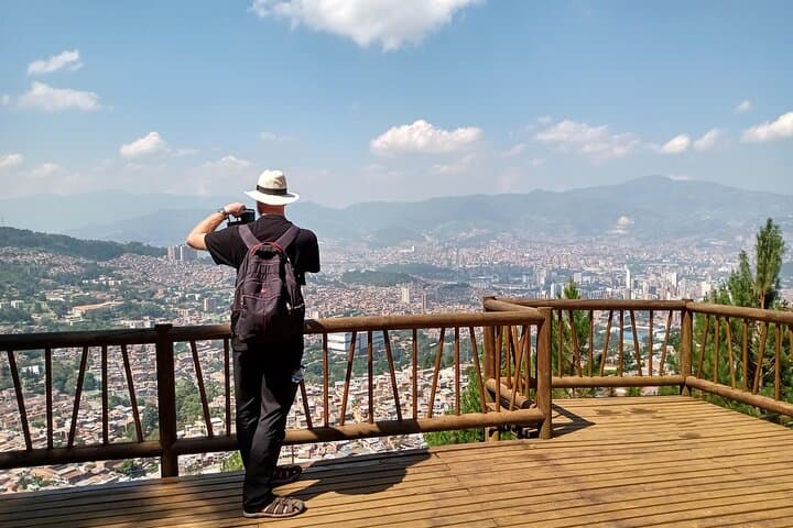 Discover Comuna 8: Medellín Urban Transformation Tour with Locals photo 5