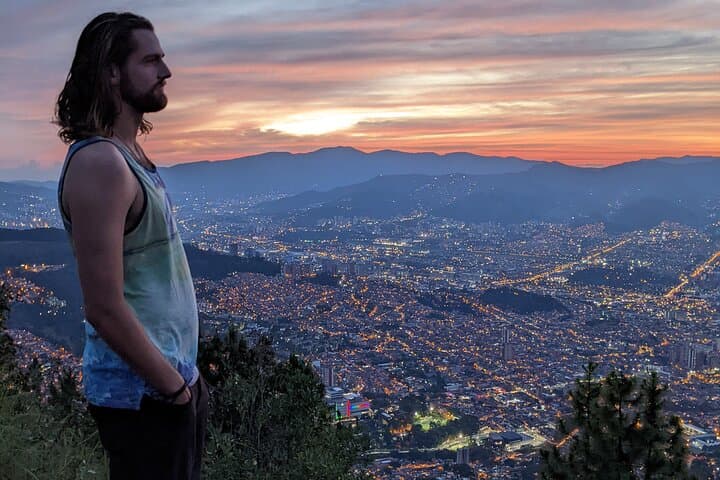 Discover Comuna 8: Medellín Urban Transformation Tour with Locals