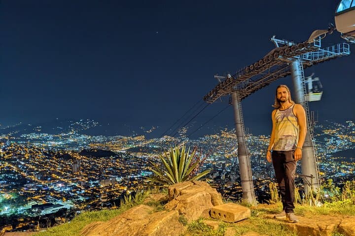 Discover Comuna 8: Medellín Urban Transformation Tour with Locals photo 6