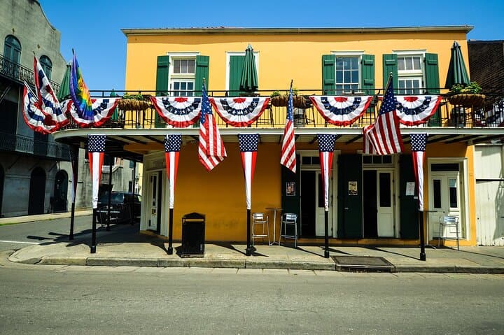 Uptown Elegance: Private Walking Tour of New Orleans’ Garden District photo 3