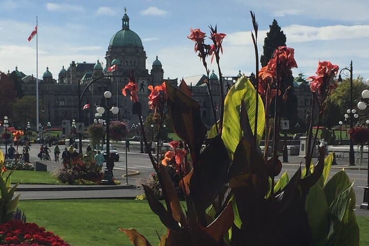 Victoria City Tour & Butchart Gardens Combo — Entry Ticket + Hotel Pickup photo 3