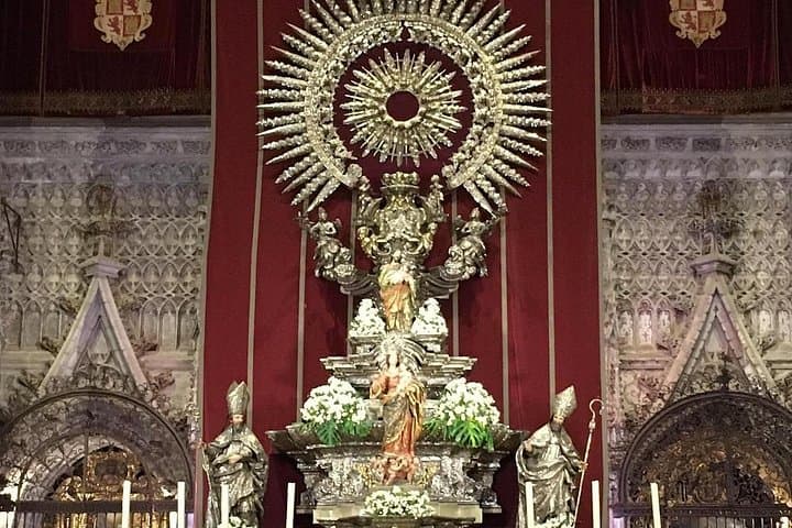 Private Visit to Seville Cathedral: Guided Tour of La Giralda and Historic Artworks photo 2