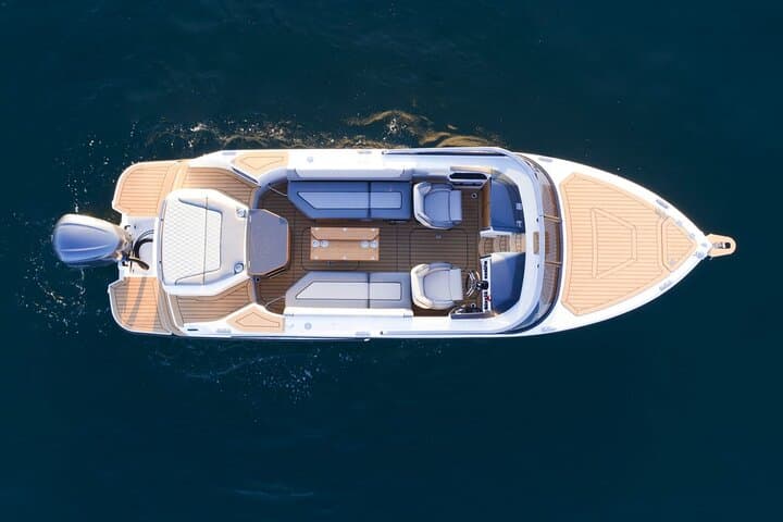 Luxury Private Yacht Tour on Lake Como: 2-Hour Alfastreet Experience