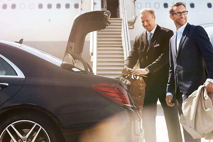 Logan Airport to Boston Private Limo Transfer — Chauffeured Airport Ride photo 1