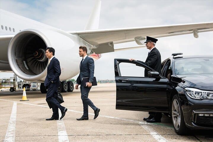 Logan Airport to Boston Private Limo Transfer — Chauffeured Airport Ride photo 4