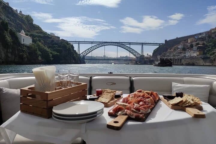 Private 2-Hour Douro Boat Trip with Wine Tasting in Porto photo 4
