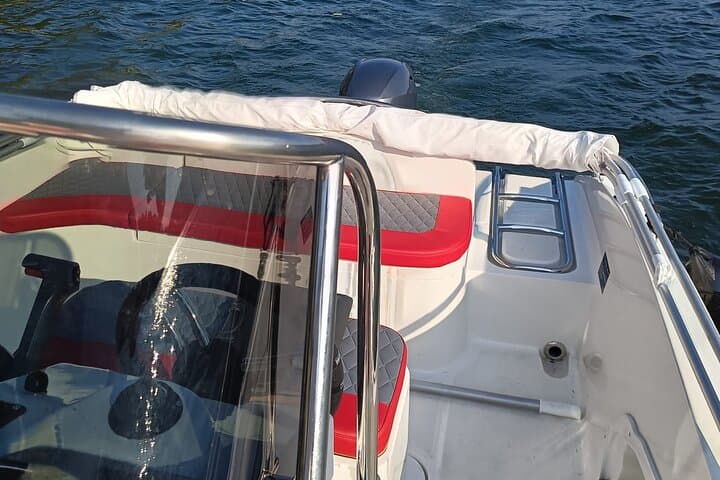 Four-Hour Captainless Boat Rental on Lake Como — Self-Drive to Villa Balbianello & Comacina photo 4