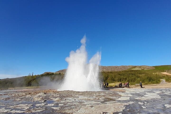Golden Circle Private Tour: Gullfoss, Geysir, Þingvellir & Kerið with a Local Guide