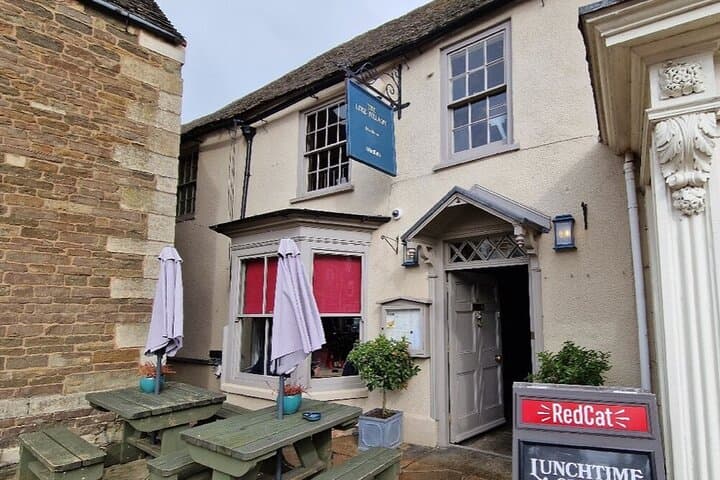 Oakham Private Historical Pub Walking Tour: Castle, Churches & Brewery Stops photo 3