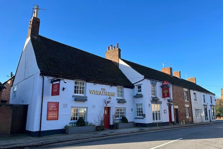Oakham Private Historical Pub Walking Tour: Castle, Churches & Brewery Stops
