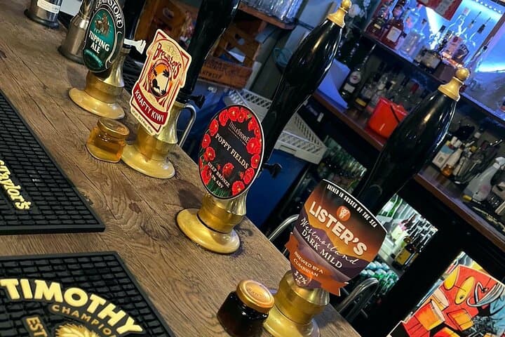 Oakham Private Historical Pub Walking Tour: Castle, Churches & Brewery Stops photo 4