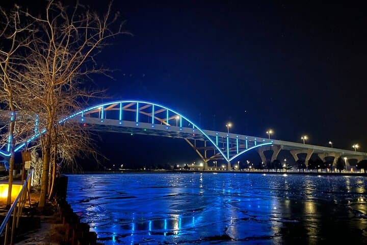 Milwaukee Magic: Private Christmas Lights Tour Guide photo 4