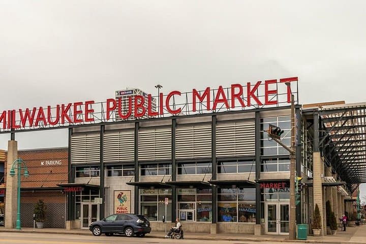Milwaukee Marvels: 2-Hour Private City Tour of Art, Architecture & Food photo 3