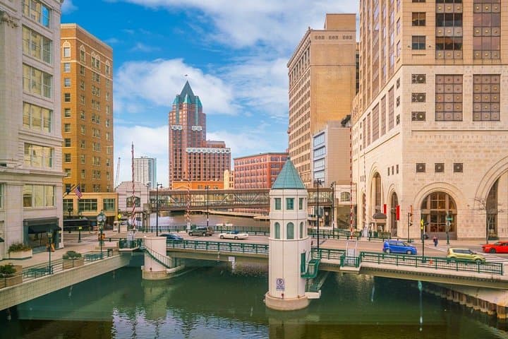 Milwaukee Marvels: 2-Hour Private City Tour of Art, Architecture & Food photo 4