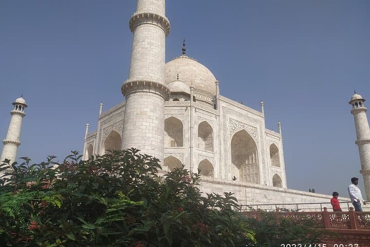 Taj Mahal Guided Tour: Private Expert-Led Visit in Agra photo 4