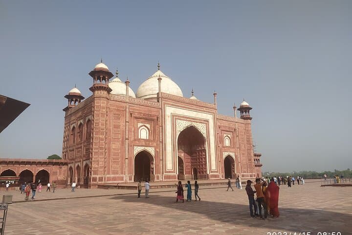 Taj Mahal Guided Tour: Private Expert-Led Visit in Agra photo 5