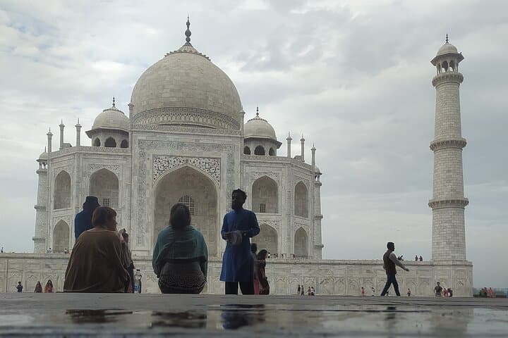 Taj Mahal Guided Tour: Private Expert-Led Visit in Agra photo 6