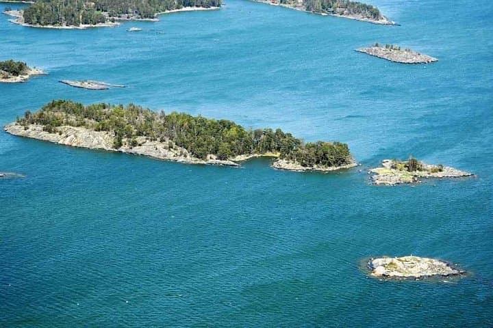 Guided SUP to Kalliosaari Island from Aurinkolahti — Paddle, Grill & Island Nature Walk photo 4