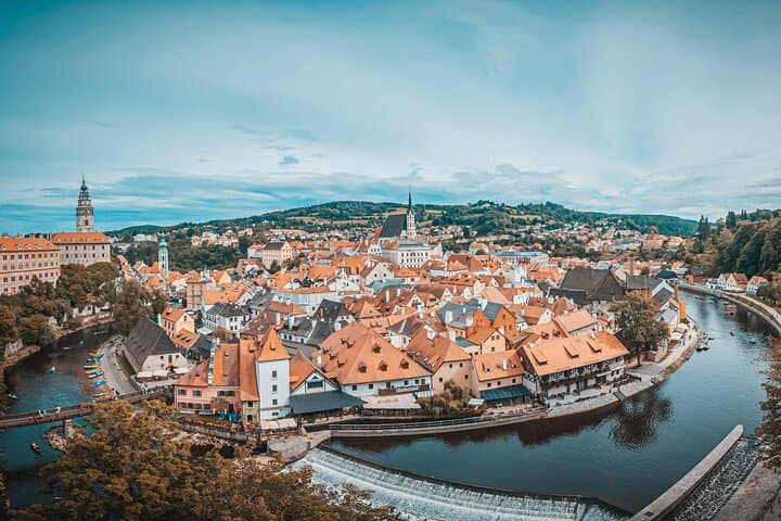 Private Transfer Prague to Vienna via Cesky Krumlov — 2‑Hour Castle Stop photo 4