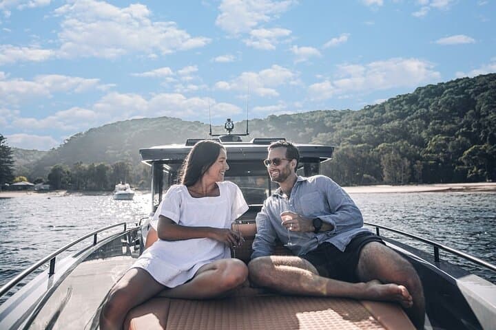 Private 5-Hour Motor Yacht Cruise to Rhenia and Southern Mykonos Coast