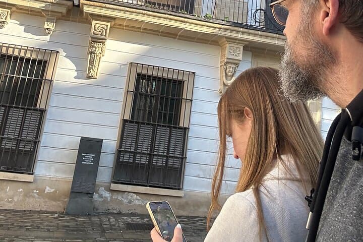 Secrets of Jerez de la Frontera: Self-Guided Exploration Game to Unlock the Old Town