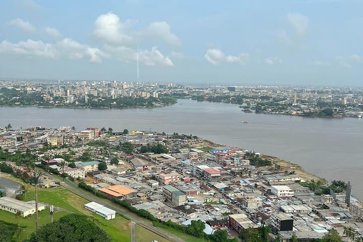 Private Tour of Abidjan: Plateau, Markets & Zaouli Dance Experience photo 3