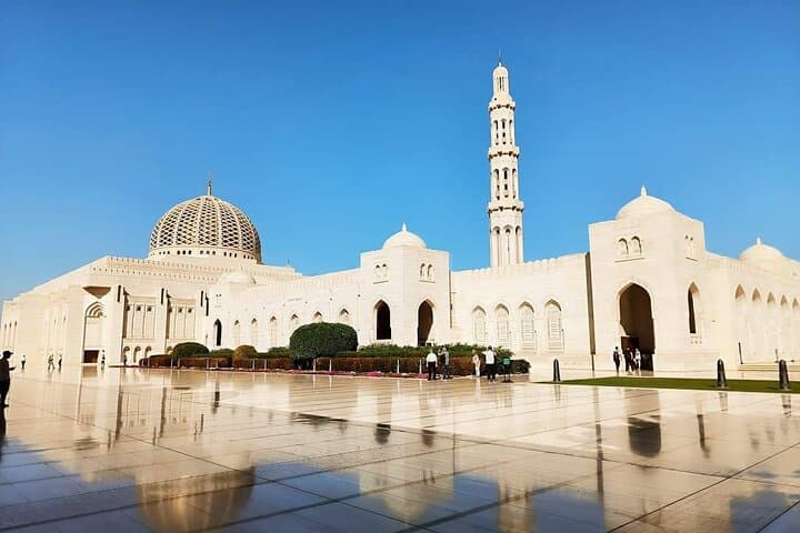 City Tour Muscat: Muttrah Souq, Corniche & Sultan Qaboos Mosque Walk