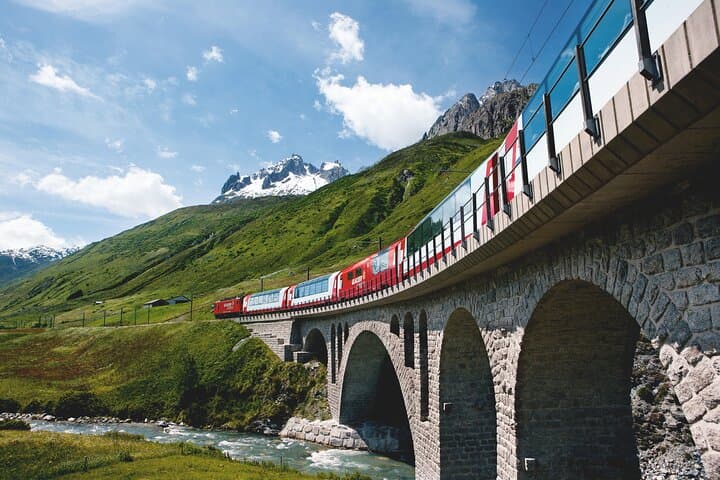 Glacier Express Day Trip: Swiss Alps & Lucerne from Zurich