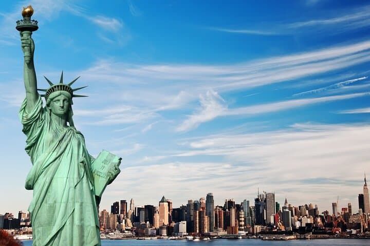 Easy-Access Statue of Liberty and Brooklyn Bridge Guided Discovery Tour