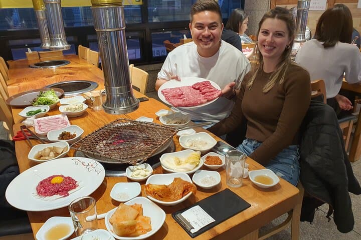 Majang Meat Market Tour & Premium Hanwoo BBQ in Seoul
