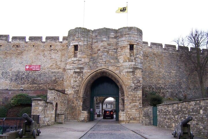 Lincoln Private Walking Tour: Cathedral, Castle & Roman Heritage photo 2