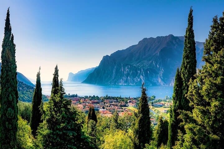 VIP Day Tour: Desenzano, Sirmione & Verona — Lake Garda Highlights photo 1