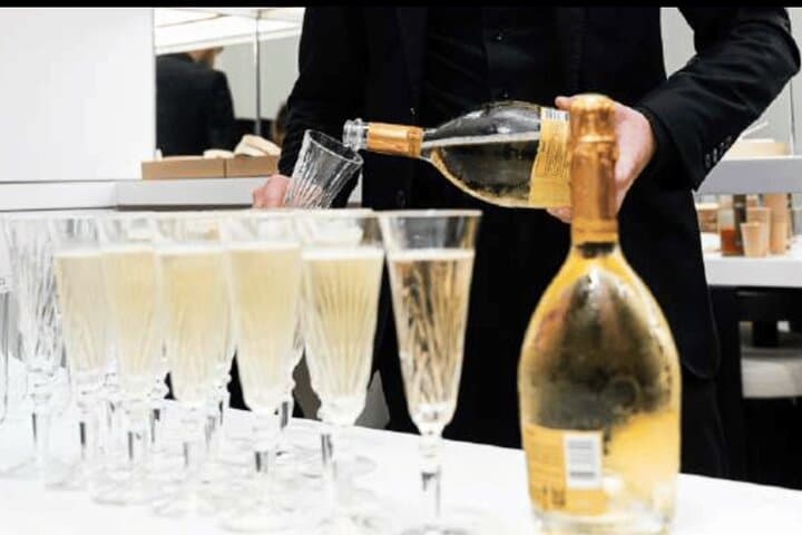 Paris 15+ Sights Walking Tour and L'Atelier Parfum Experience with Champagne photo 3