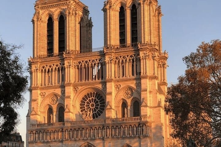 Paris 15+ Sights Walking Tour and L'Atelier Parfum Experience with Champagne photo 5
