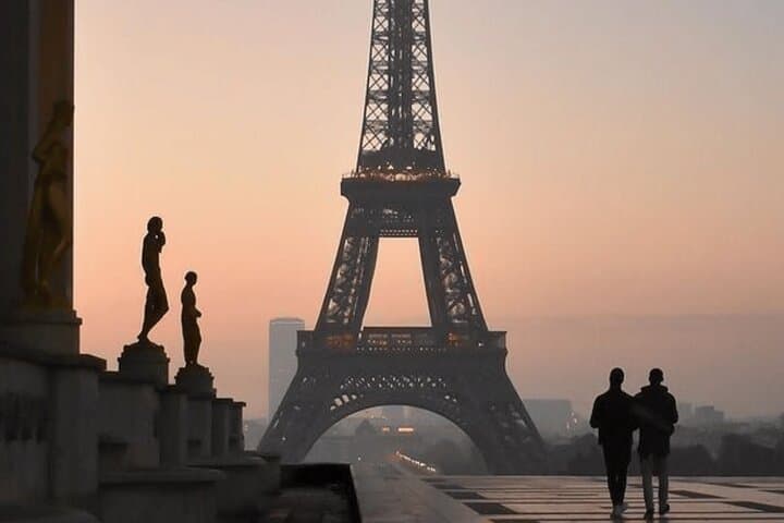 Paris 15+ Sights Walking Tour and L'Atelier Parfum Experience with Champagne photo 2