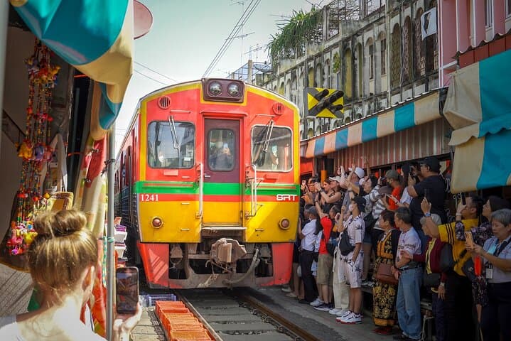 Bangkok Day Trip to Maeklong Railway Market and Damnoen Saduak Floating Market photo 4