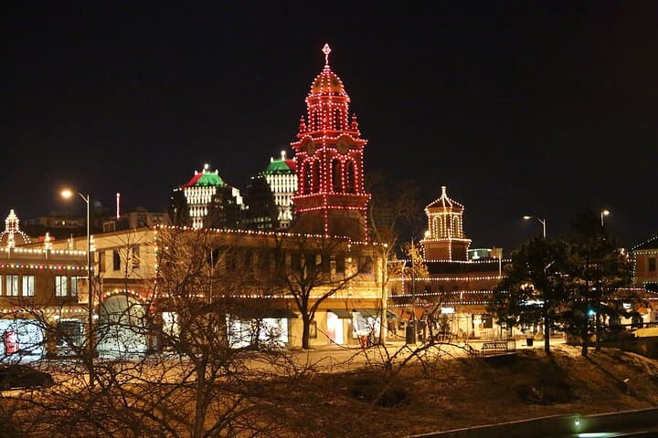 Private Kansas City Christmas Stroll: Union Station to Crown Center Holiday Tour