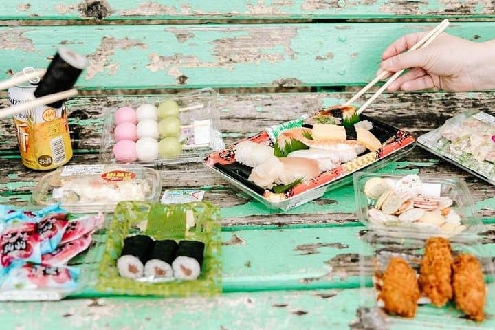 Private Kobe Cherry Blossom Tour: Hanami at Nunobiki, Kitano & Meriken Park photo 3