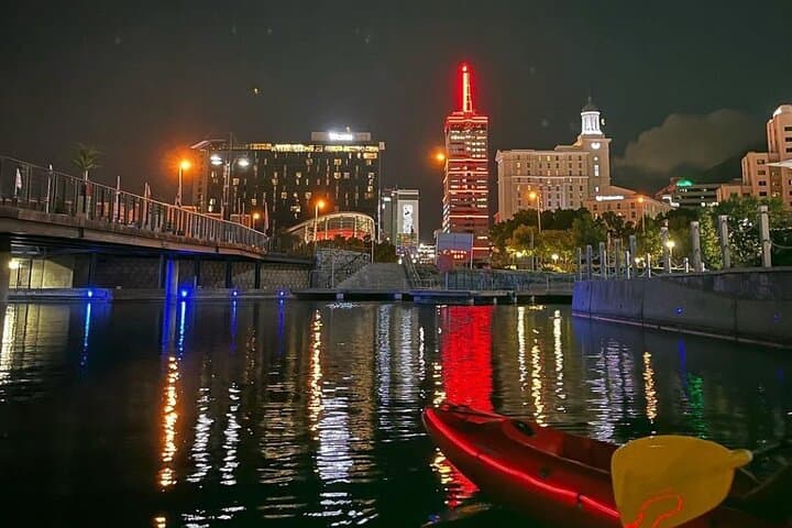 Night Kayaking in Cape Town's V&A Waterfront: Glow Kayak Tours at Battery Park photo 5