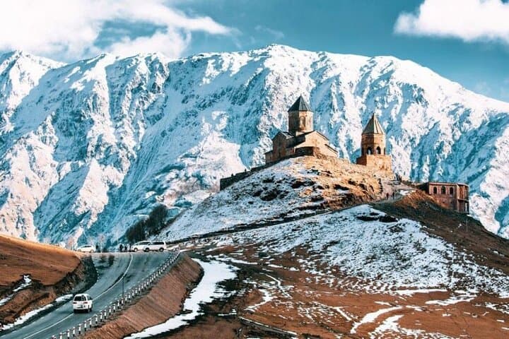 Tbilisi to Kazbegi: Gergeti, Ananuri & Gudauri Day Trip Guide